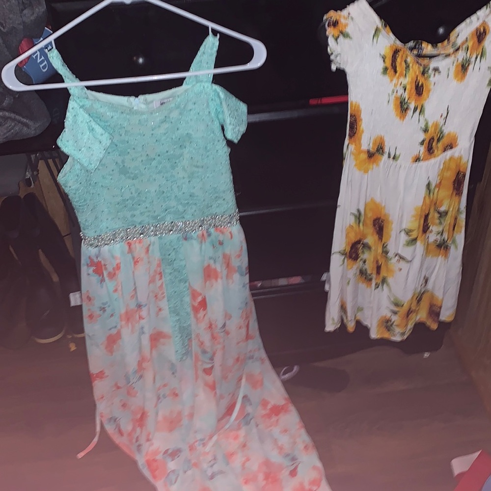 Selling these two summer dresses for 10$ size M and size 14 kids
